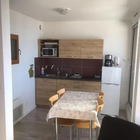 4 Personnes Apartment Super Besse